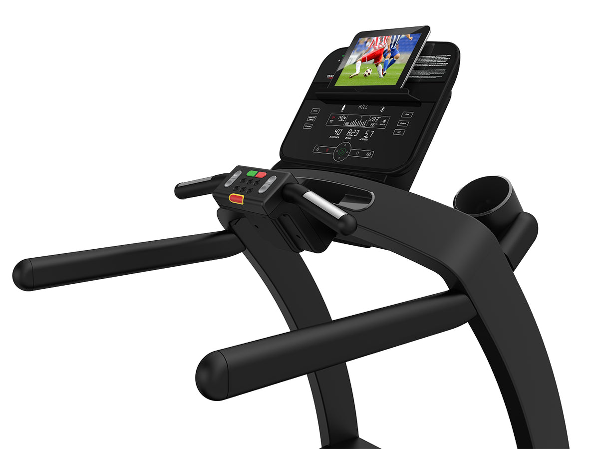 Close-up of the Run CX dual-zone console, handrails and tablet holder